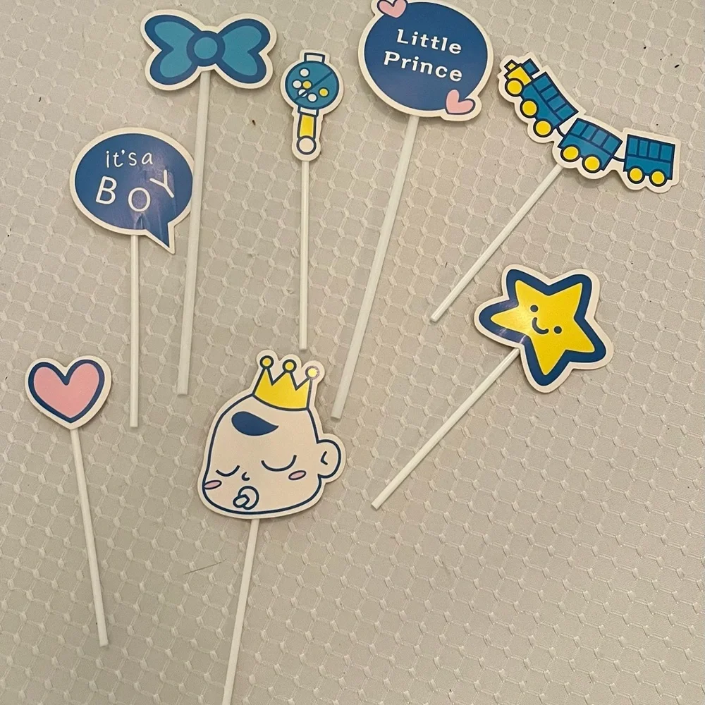It’s a boy cupcake/cake, decorations